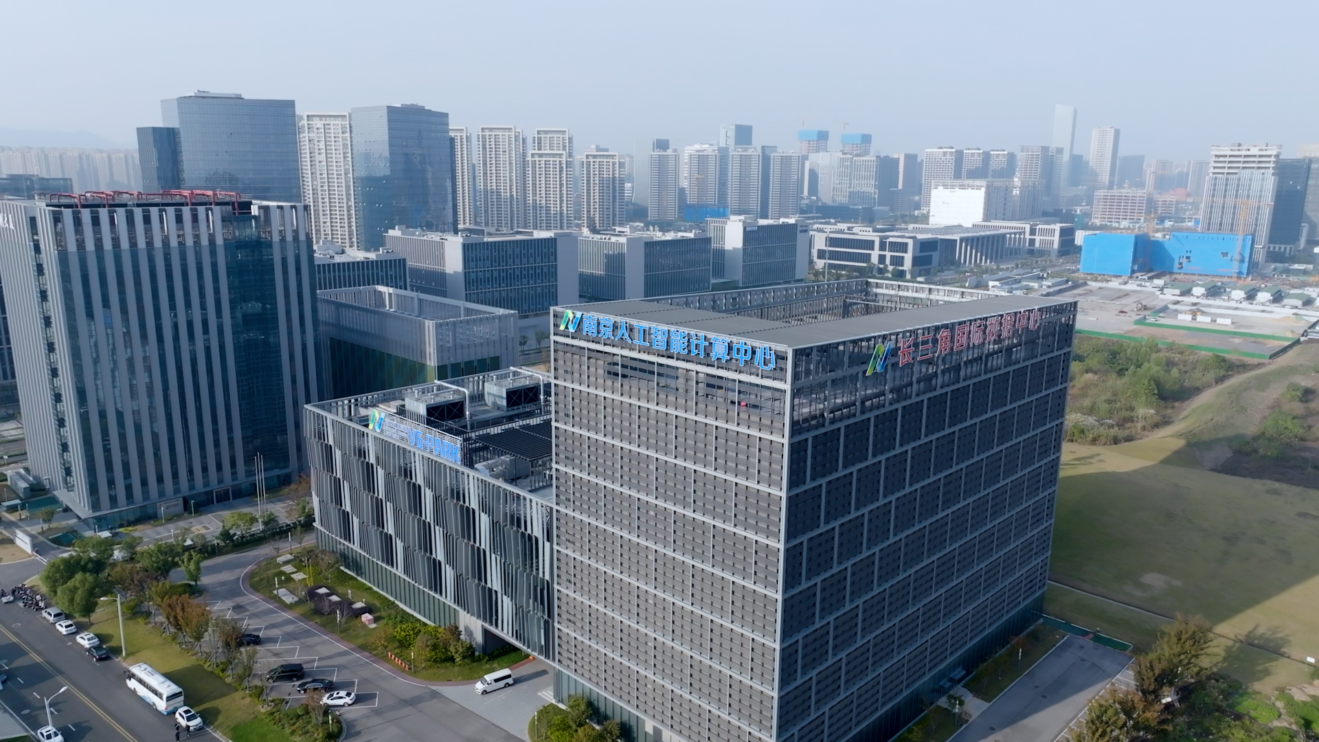 南京人工智能计算中心外景图.jpg